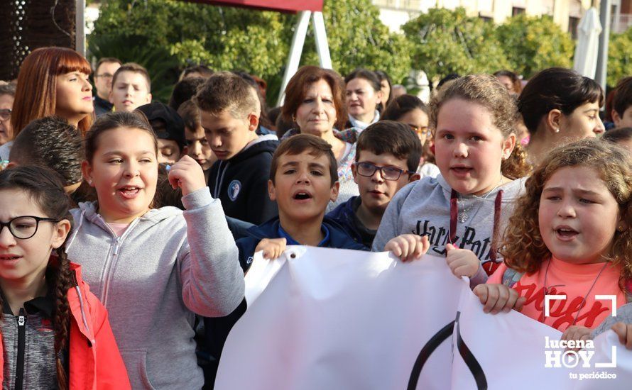GALERÍA: Más de 600 personas exigen una pista deportiva cubierta para el colegio Antonio Machado GALERÍA: Más de 600 personas exigen una pista deportiva cubierta para el colegio Antonio Machado