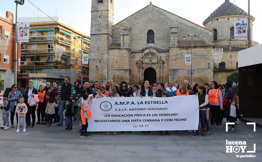 GALERÍA: Más de 600 personas exigen una pista deportiva cubierta para el colegio Antonio Machado