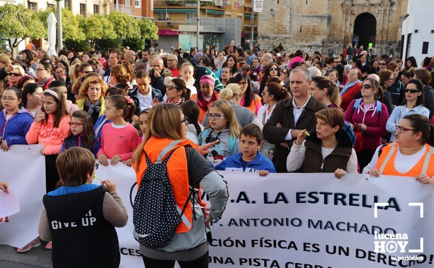 GALERÍA: Más de 600 personas exigen una pista deportiva cubierta para el colegio Antonio Machado