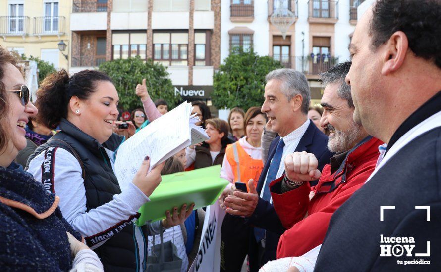 GALERÍA: Más de 600 personas exigen una pista deportiva cubierta para el colegio Antonio Machado