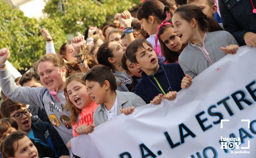 GALERÍA: Más de 600 personas exigen una pista deportiva cubierta para el colegio Antonio Machado