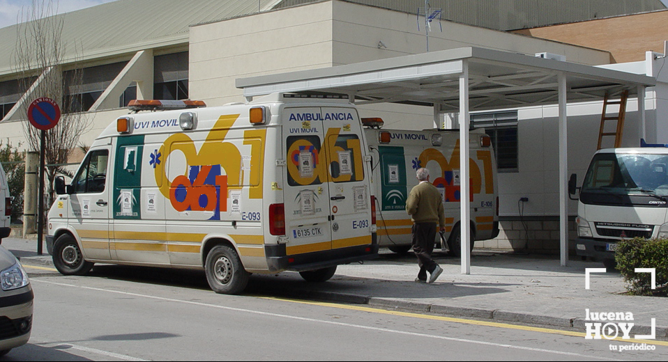  Ambulancias del 061 en el puesto de Lucena. Archivo. 