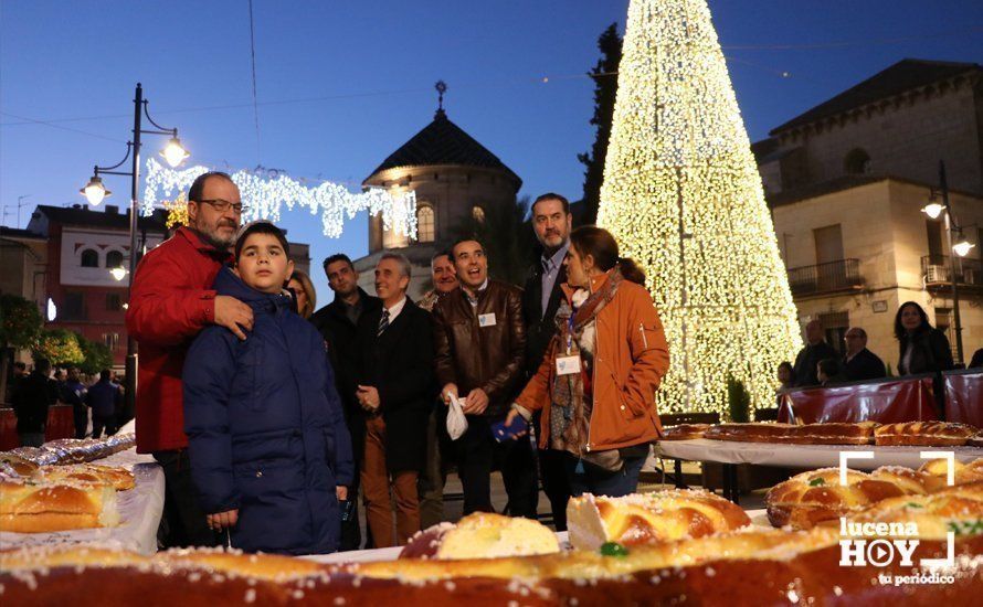 GALERÍA: Un Roscón de Reyes gigante y muy solidario para luchar contra el autismo