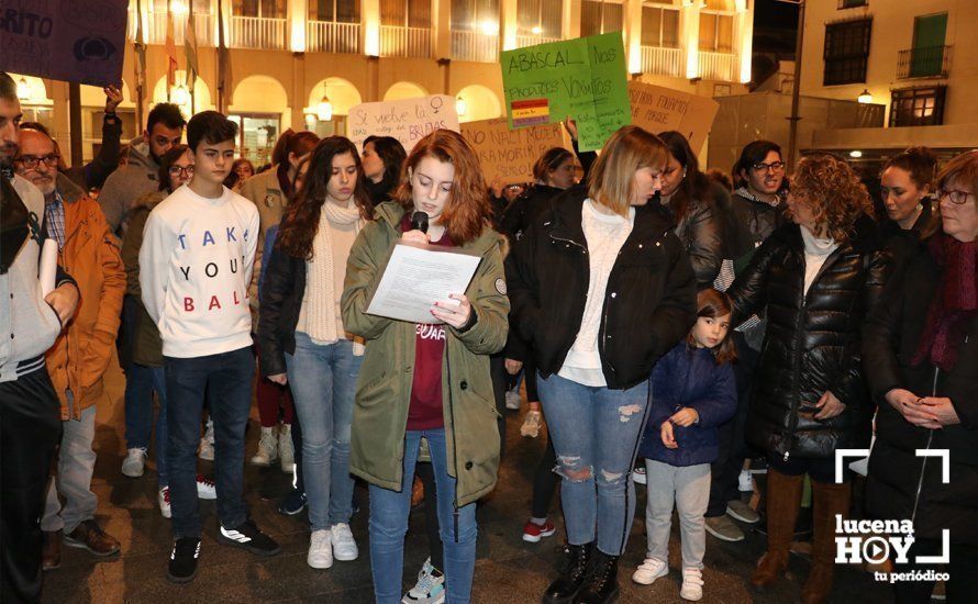 GALERÍA: En torno a 150 personas se concentran para exigir que las políticas de igualdad y violencia de género no sufran merma con el nuevo gobierno de la Junta