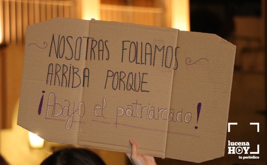 GALERÍA: En torno a 150 personas se concentran para exigir que las políticas de igualdad y violencia de género no sufran merma con el nuevo gobierno de la Junta