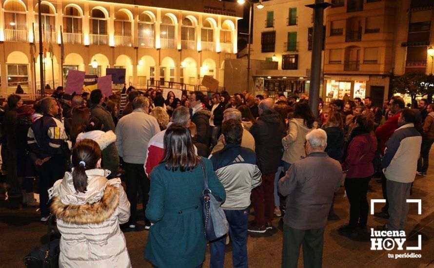 GALERÍA: En torno a 150 personas se concentran para exigir que las políticas de igualdad y violencia de género no sufran merma con el nuevo gobierno de la Junta