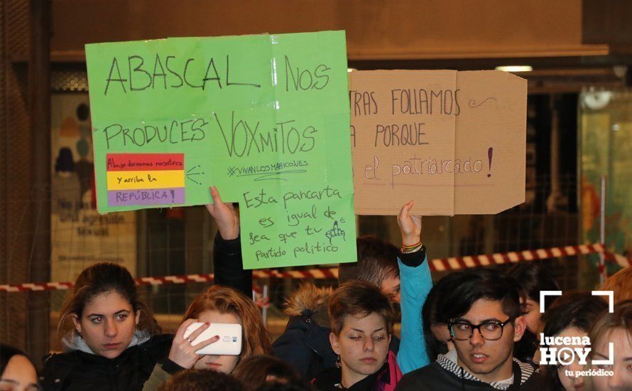 GALERÍA: En torno a 150 personas se concentran para exigir que las políticas de igualdad y violencia de género no sufran merma con el nuevo gobierno de la Junta