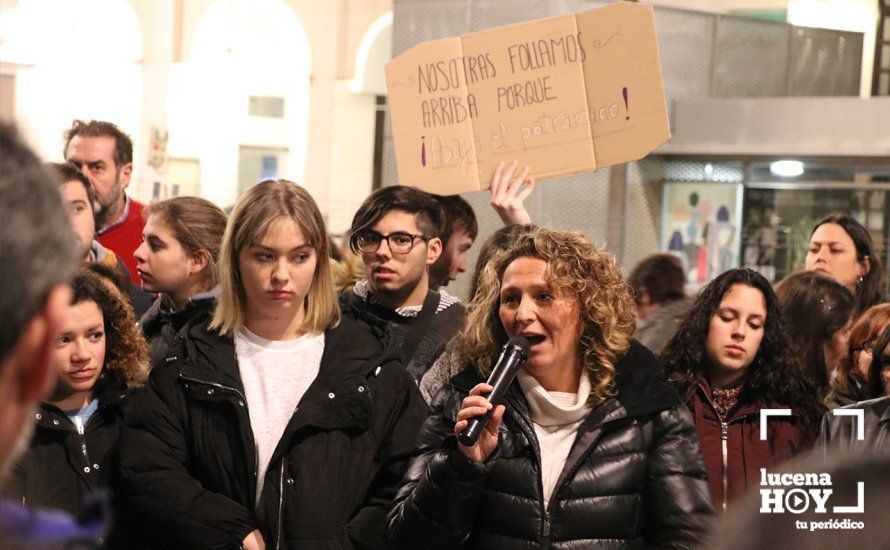 GALERÍA: En torno a 150 personas se concentran para exigir que las políticas de igualdad y violencia de género no sufran merma con el nuevo gobierno de la Junta