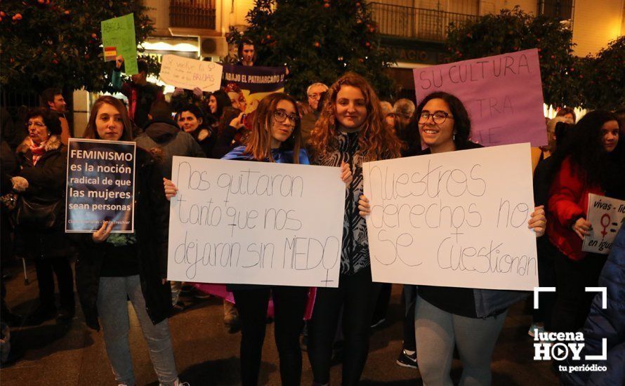 GALERÍA: En torno a 150 personas se concentran para exigir que las políticas de igualdad y violencia de género no sufran merma con el nuevo gobierno de la Junta