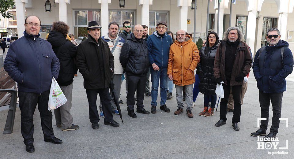  Asistentes a la concentración en la Plaza Nueva 