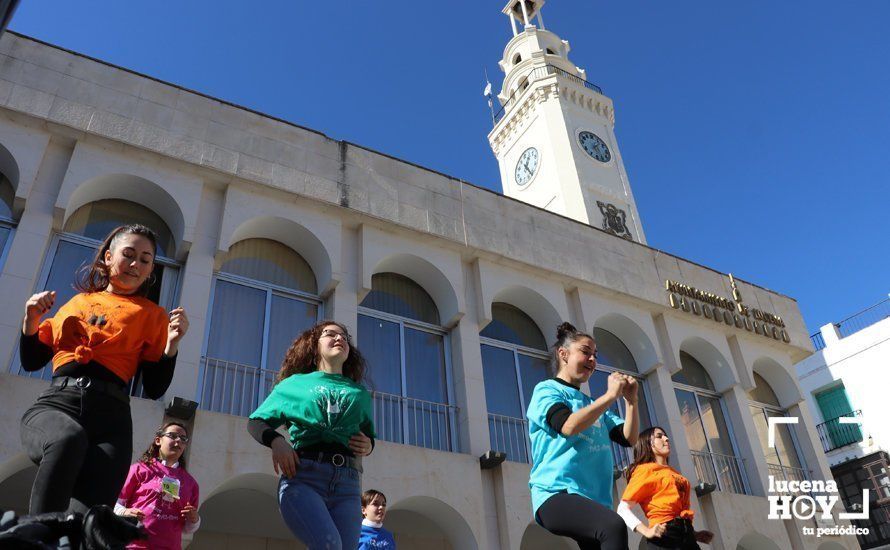 GALERÍA: Más de 500 escolares toman el centro para celebrar el Día de la Paz