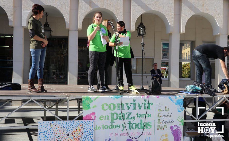 GALERÍA: Más de 500 escolares toman el centro para celebrar el Día de la Paz