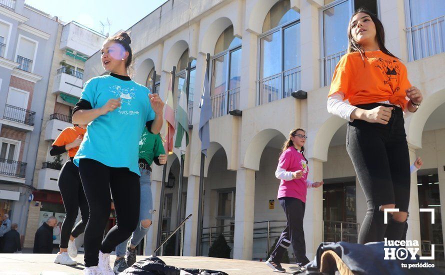 GALERÍA: Más de 500 escolares toman el centro para celebrar el Día de la Paz