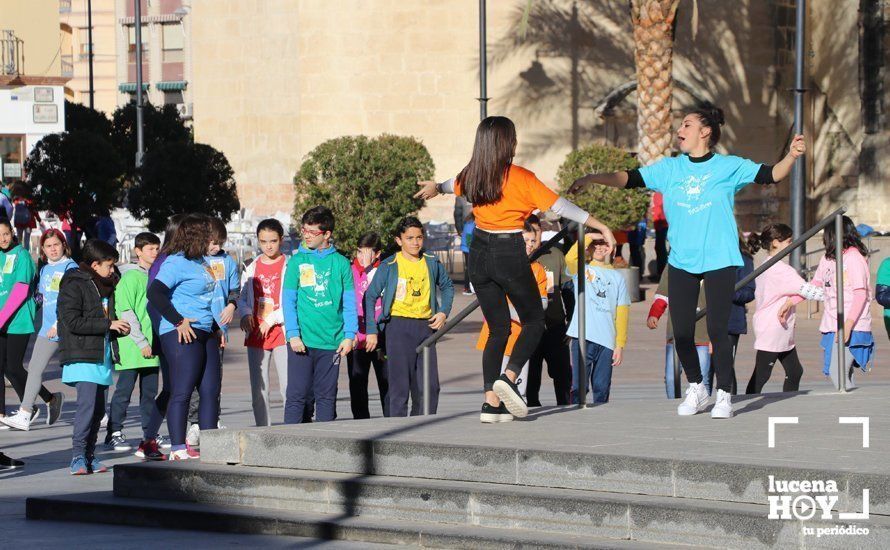 GALERÍA: Más de 500 escolares toman el centro para celebrar el Día de la Paz