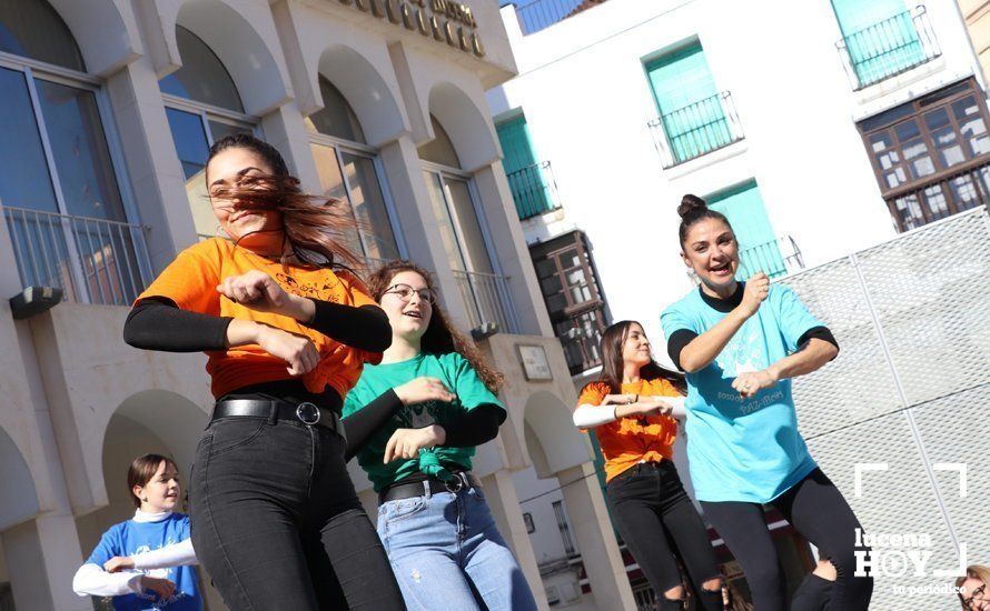 GALERÍA: Más de 500 escolares toman el centro para celebrar el Día de la Paz