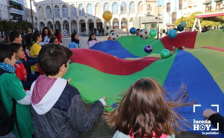 GALERÍA: Más de 500 escolares toman el centro para celebrar el Día de la Paz