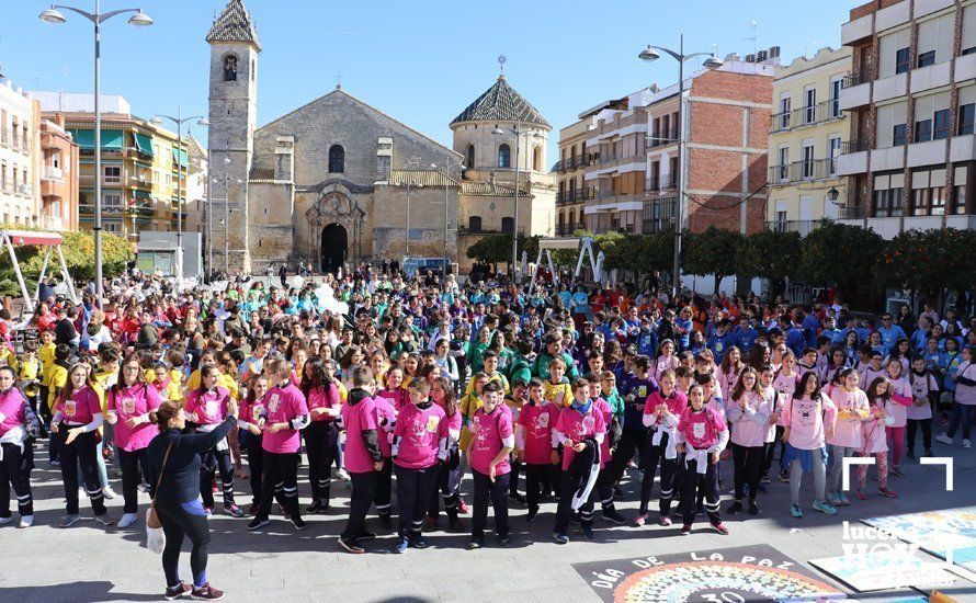 GALERÍA: Más de 500 escolares toman el centro para celebrar el Día de la Paz