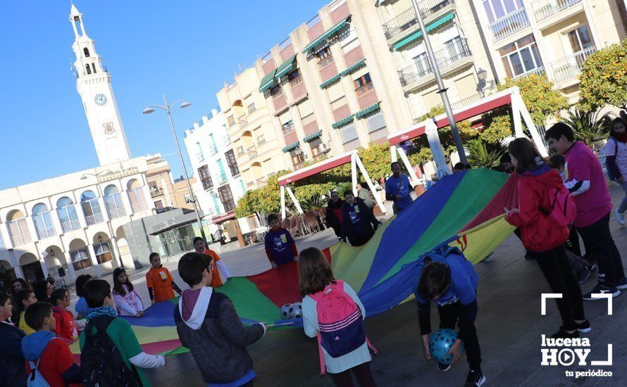 GALERÍA: Más de 500 escolares toman el centro para celebrar el Día de la Paz