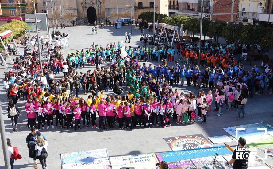 GALERÍA: Más de 500 escolares toman el centro para celebrar el Día de la Paz