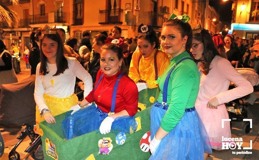 GALERÍA: Cientos de personas llenan de color y alegría el centro urbano con el pasacalles del Carnaval de Lucena