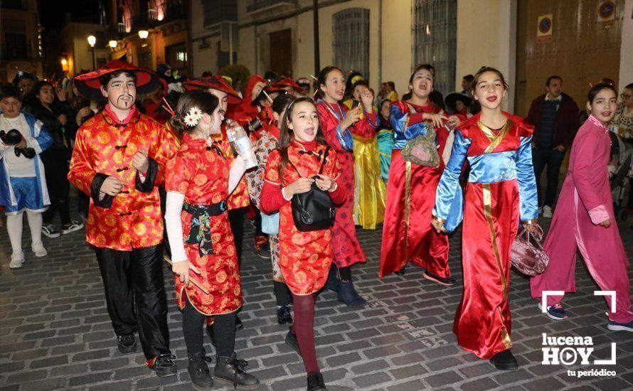 GALERÍA: Cientos de personas llenan de color y alegría el centro urbano con el pasacalles del Carnaval de Lucena