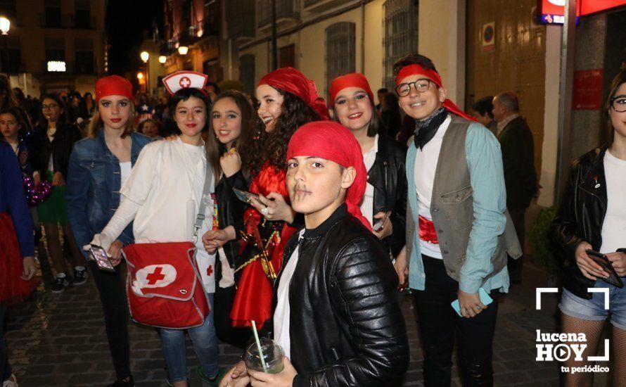 GALERÍA: Cientos de personas llenan de color y alegría el centro urbano con el pasacalles del Carnaval de Lucena