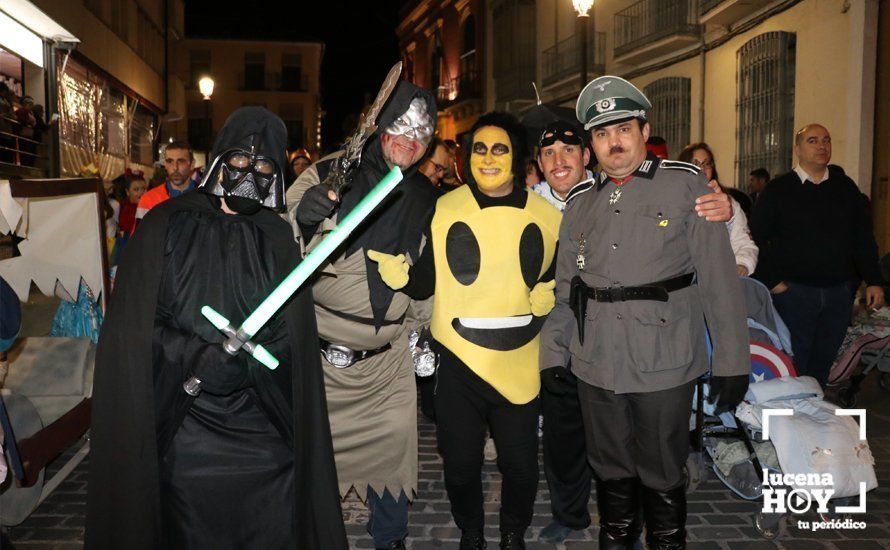 GALERÍA: Cientos de personas llenan de color y alegría el centro urbano con el pasacalles del Carnaval de Lucena