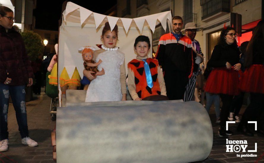 GALERÍA: Cientos de personas llenan de color y alegría el centro urbano con el pasacalles del Carnaval de Lucena