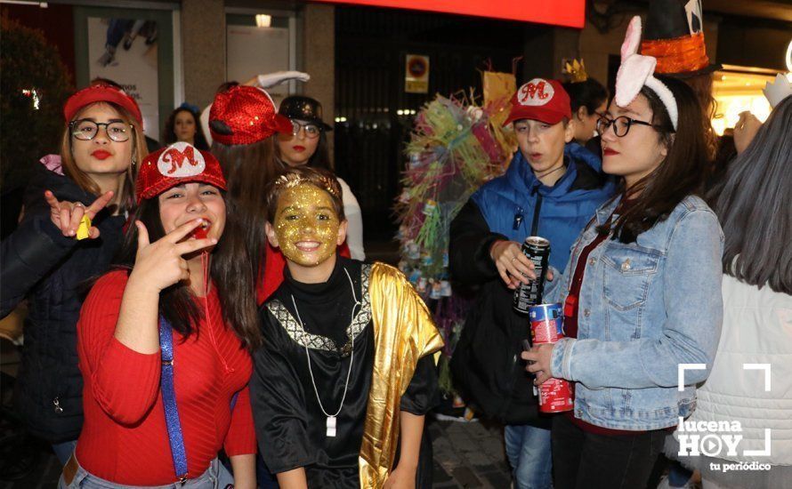 GALERÍA: Cientos de personas llenan de color y alegría el centro urbano con el pasacalles del Carnaval de Lucena