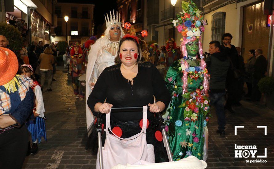 GALERÍA: Cientos de personas llenan de color y alegría el centro urbano con el pasacalles del Carnaval de Lucena