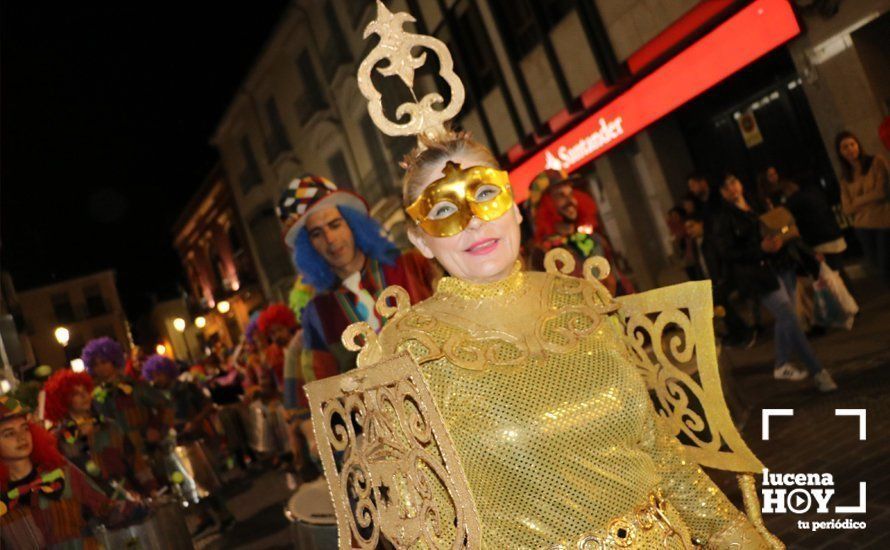 GALERÍA: Cientos de personas llenan de color y alegría el centro urbano con el pasacalles del Carnaval de Lucena