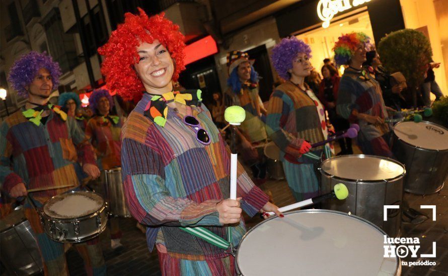 GALERÍA: Cientos de personas llenan de color y alegría el centro urbano con el pasacalles del Carnaval de Lucena