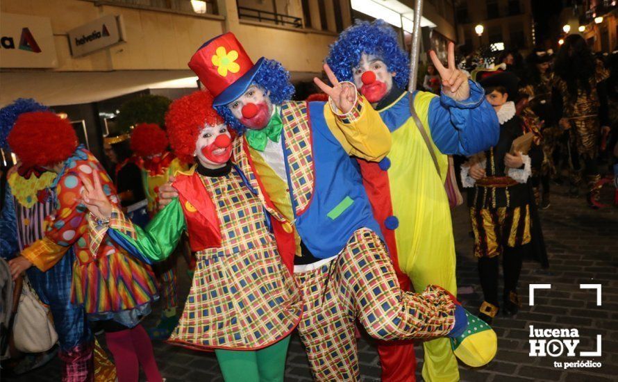 GALERÍA: Cientos de personas llenan de color y alegría el centro urbano con el pasacalles del Carnaval de Lucena