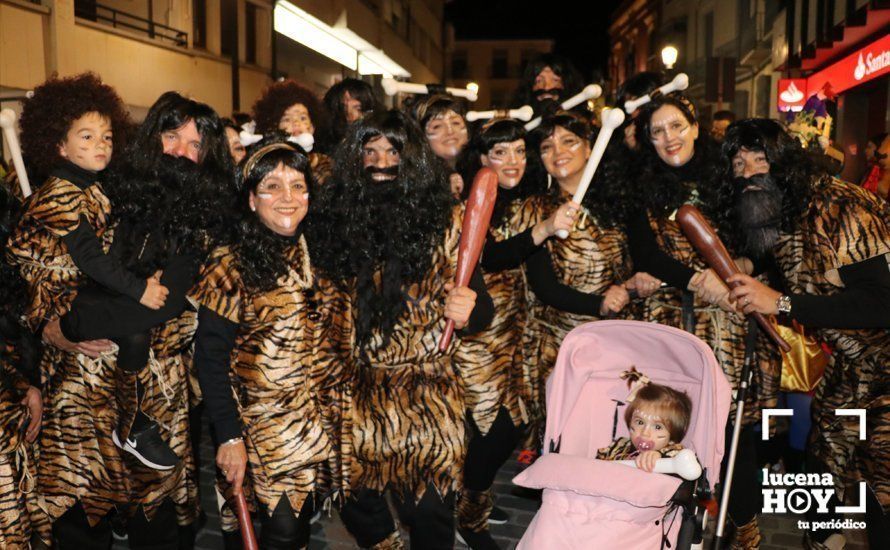 GALERÍA: Cientos de personas llenan de color y alegría el centro urbano con el pasacalles del Carnaval de Lucena