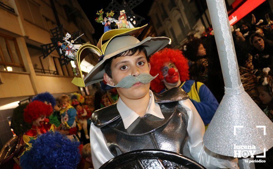 GALERÍA: Cientos de personas llenan de color y alegría el centro urbano con el pasacalles del Carnaval de Lucena