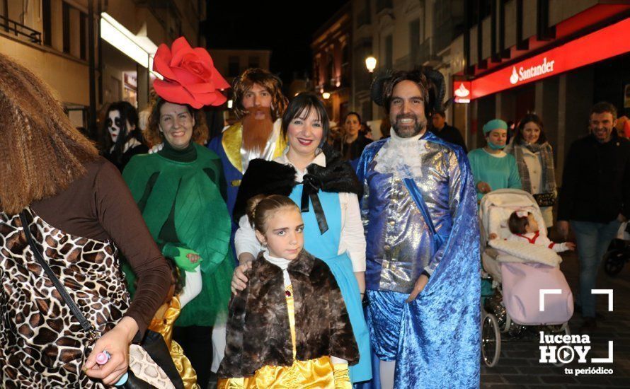 GALERÍA: Cientos de personas llenan de color y alegría el centro urbano con el pasacalles del Carnaval de Lucena