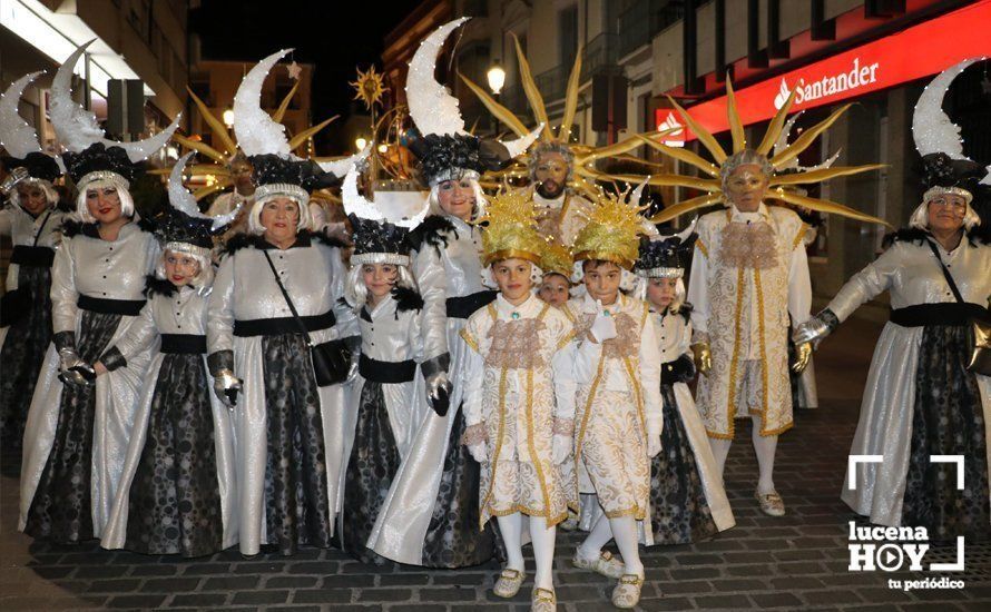 GALERÍA: Cientos de personas llenan de color y alegría el centro urbano con el pasacalles del Carnaval de Lucena