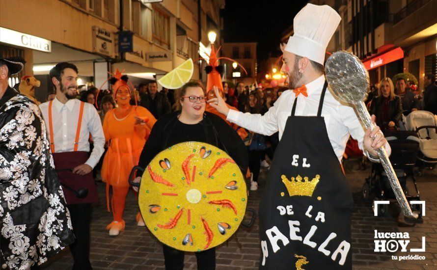 GALERÍA: Cientos de personas llenan de color y alegría el centro urbano con el pasacalles del Carnaval de Lucena