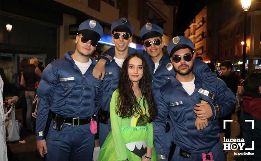 GALERÍA: Cientos de personas llenan de color y alegría el centro urbano con el pasacalles del Carnaval de Lucena