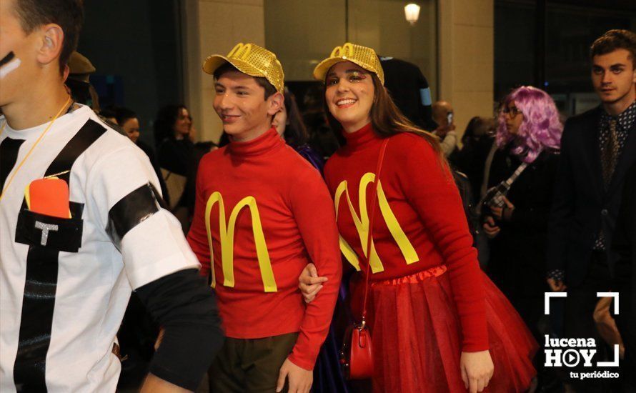 GALERÍA: Cientos de personas llenan de color y alegría el centro urbano con el pasacalles del Carnaval de Lucena