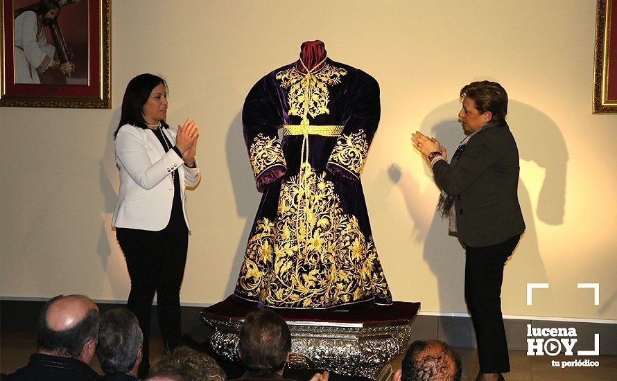 GALERÍA: Presentada la nueva túnica del Cristo del Amor, bordada por Mariano Martín Santonja