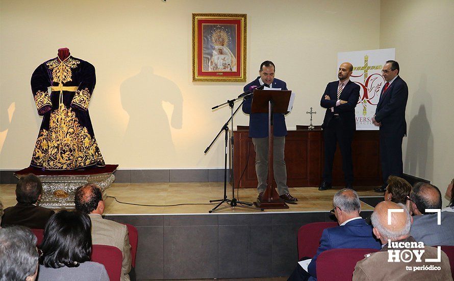 GALERÍA: Presentada la nueva túnica del Cristo del Amor, bordada por Mariano Martín Santonja GALERÍA: Presentada la nueva túnica del Cristo del Amor, bordada por Mariano Martín Santonja