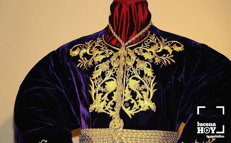 GALERÍA: Presentada la nueva túnica del Cristo del Amor, bordada por Mariano Martín Santonja GALERÍA: Presentada la nueva túnica del Cristo del Amor, bordada por Mariano Martín Santonja