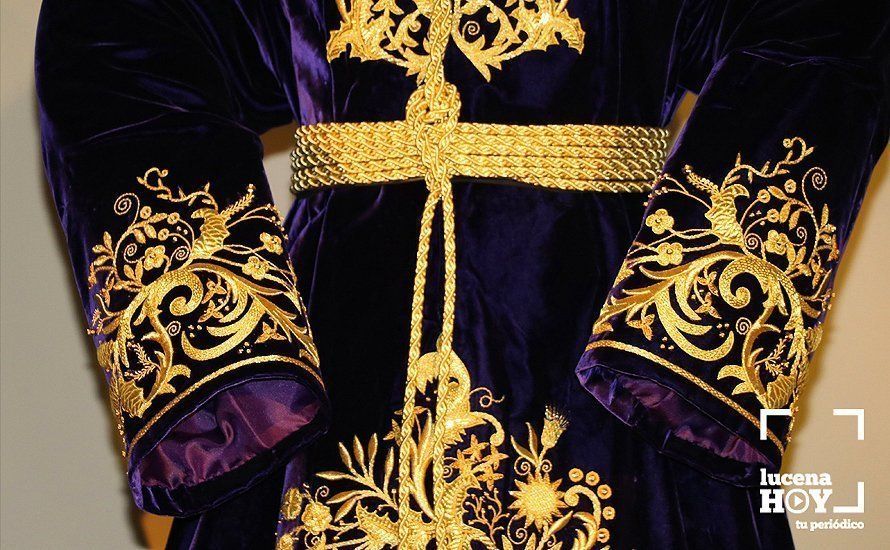 GALERÍA: Presentada la nueva túnica del Cristo del Amor, bordada por Mariano Martín Santonja