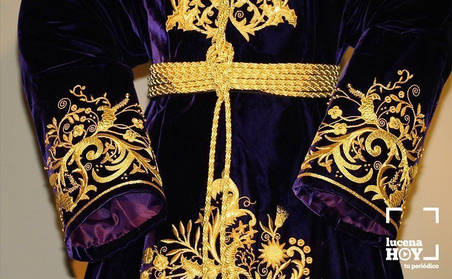 GALERÍA: Presentada la nueva túnica del Cristo del Amor, bordada por Mariano Martín Santonja GALERÍA: Presentada la nueva túnica del Cristo del Amor, bordada por Mariano Martín Santonja