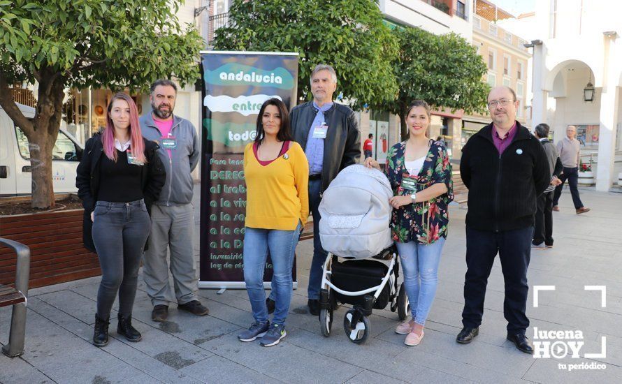  Miembros de Andalucía entre todos Lucena, ayer en la Plaza Nueva 