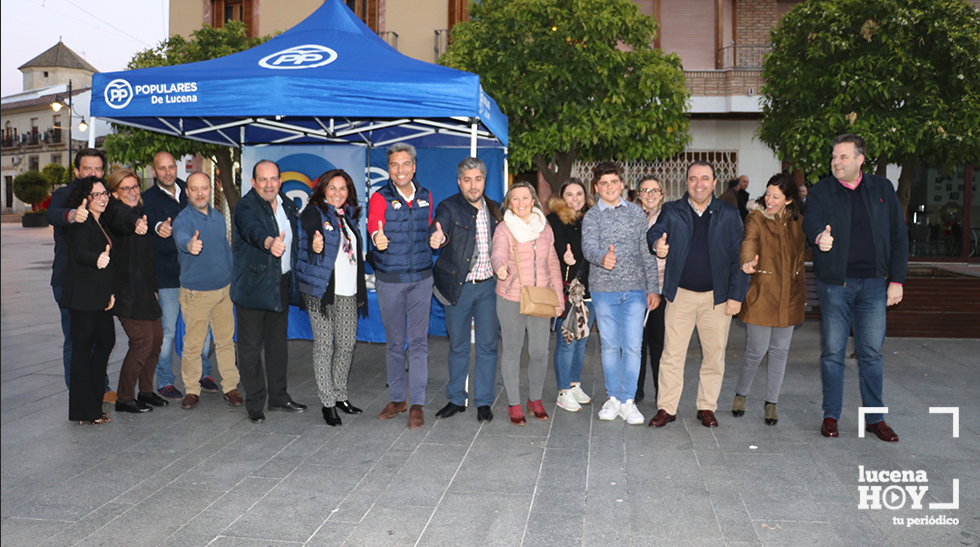  Miembros del PP en la mesa informativa celebrada ayer en la Plaza Nueva 