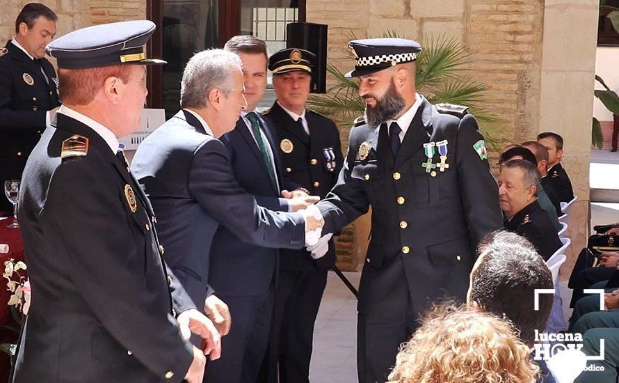 GALERÍA: La Policía Local de Lucena celebra el Día de San Jorge, su patrón, entregando sus condecoraciones