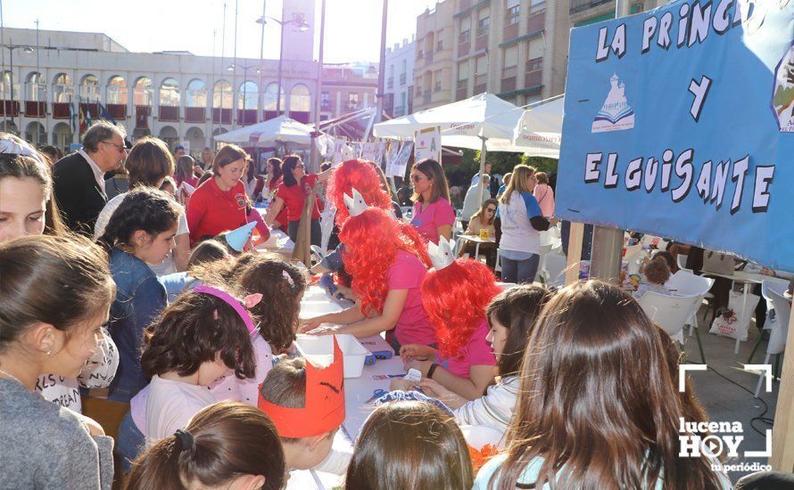 GALERÍA: "Tarde de libros" llena de juegos y literatura la Plaza Nueva