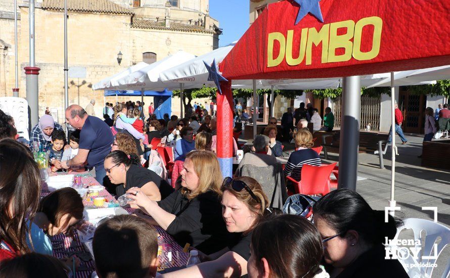 GALERÍA: "Tarde de libros" llena de juegos y literatura la Plaza Nueva